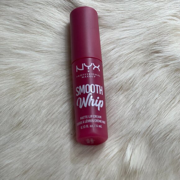 Smooth whip matte lip cream - Picture 1 of 1